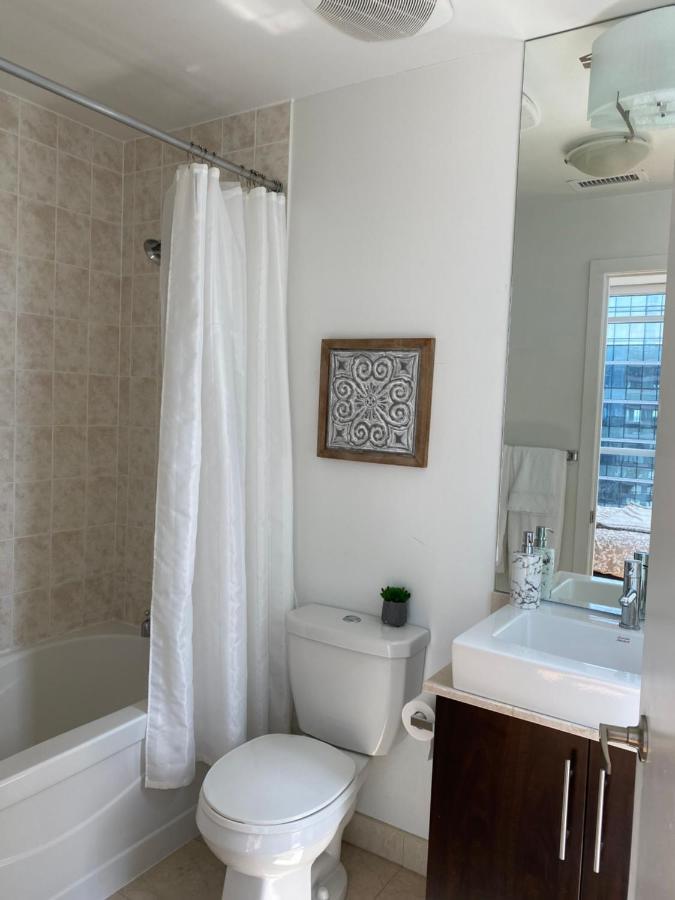 Toronto Cn Tower Maple Leaf Square Luxurious 2 Bedroom Condo מראה חיצוני תמונה